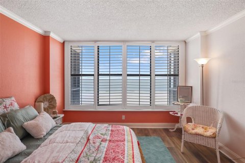 Condo in Redington Shores, Florida, 2 bedrooms  № 1899674 - photo 22