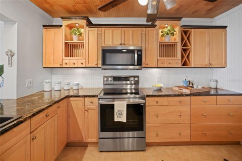 Condo in Redington Shores, Florida, 2 bedrooms  № 1899674 - photo 11