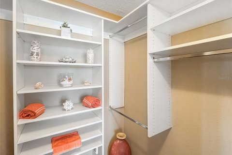 Condo in Redington Shores, Florida, 2 bedrooms  № 1899674 - photo 26