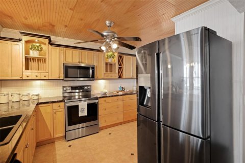 Condo in Redington Shores, Florida, 2 bedrooms  № 1899674 - photo 9