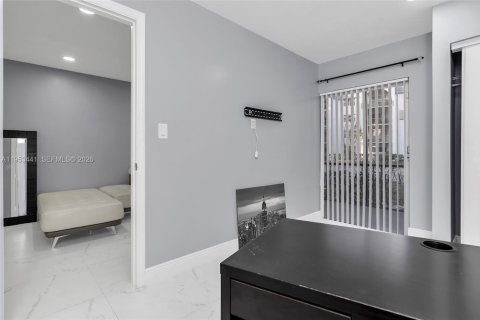 Купить кондоминиум в Лодерхилл, Флорида 2 спальни, 92.9м2, № 2007744 - фото 29