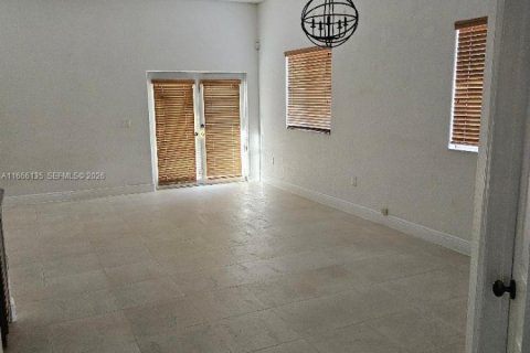 Casa en venta en Palmetto Bay, Florida, 4 dormitorios, 188.96 m2 № 2003399 - foto 4