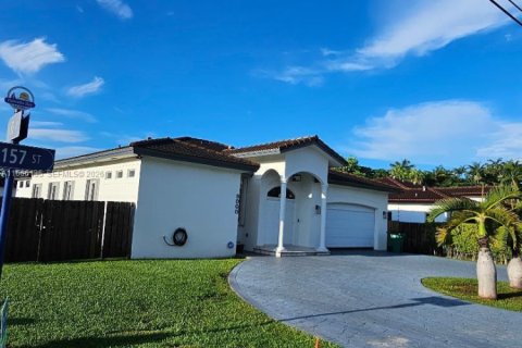 Casa en venta en Palmetto Bay, Florida, 4 dormitorios, 188.96 m2 № 2003399 - foto 2