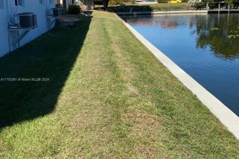 Commercial property in Cape Coral, Florida № 1731143 - photo 16