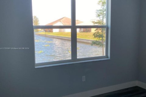 Commercial property in Cape Coral, Florida № 1731143 - photo 12