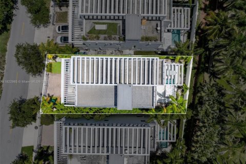 Casa en venta en Sunny Isles Beach, Florida, 5 dormitorios, 293.2 m2 № 1790279 - foto 23