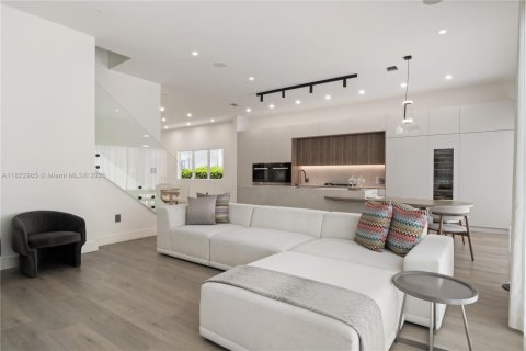 Casa en venta en Sunny Isles Beach, Florida, 5 dormitorios, 293.2 m2 № 1790279 - foto 3