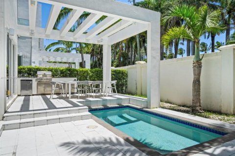 Casa en venta en Sunny Isles Beach, Florida, 5 dormitorios, 293.2 m2 № 1790279 - foto 8