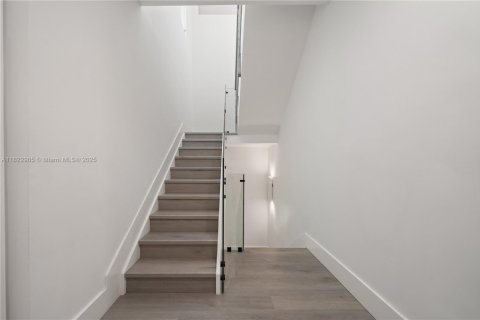 Casa en venta en Sunny Isles Beach, Florida, 5 dormitorios, 293.2 m2 № 1790279 - foto 11