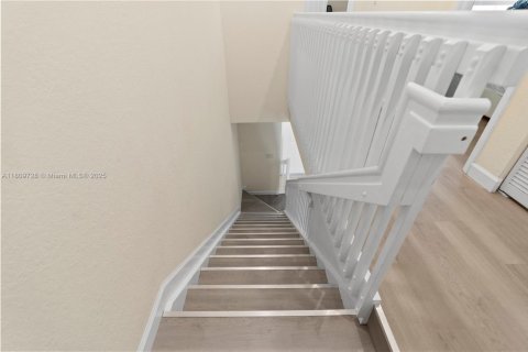 Townhouse in Hialeah, Florida 3 bedrooms, 131.18 sq.m. № 1752580 - photo 17