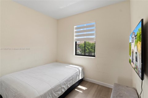 Townhouse in Hialeah, Florida 3 bedrooms, 131.18 sq.m. № 1752580 - photo 19