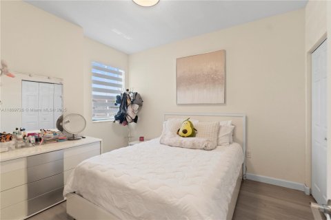 Townhouse in Hialeah, Florida 3 bedrooms, 131.18 sq.m. № 1752580 - photo 21