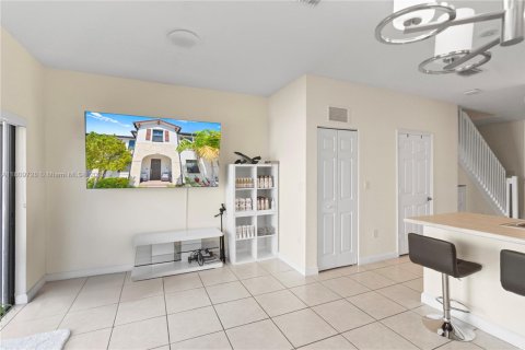 Townhouse in Hialeah, Florida 3 bedrooms, 131.18 sq.m. № 1752580 - photo 12