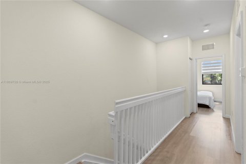 Townhouse in Hialeah, Florida 3 bedrooms, 131.18 sq.m. № 1752580 - photo 23