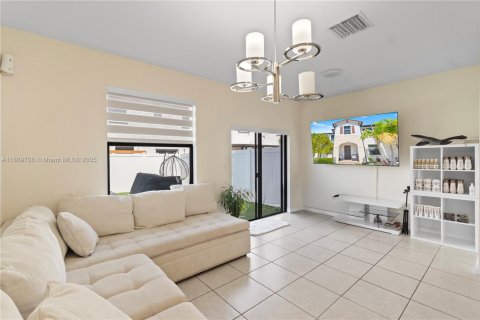 Townhouse in Hialeah, Florida 3 bedrooms, 131.18 sq.m. № 1752580 - photo 10