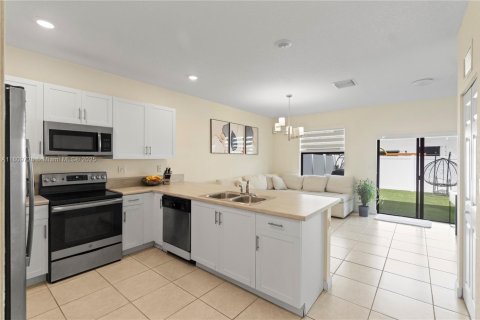 Townhouse in Hialeah, Florida 3 bedrooms, 131.18 sq.m. № 1752580 - photo 6