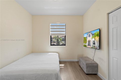 Townhouse in Hialeah, Florida 3 bedrooms, 131.18 sq.m. № 1752580 - photo 18