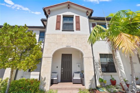 Townhouse in Hialeah, Florida 3 bedrooms, 131.18 sq.m. № 1752580 - photo 1