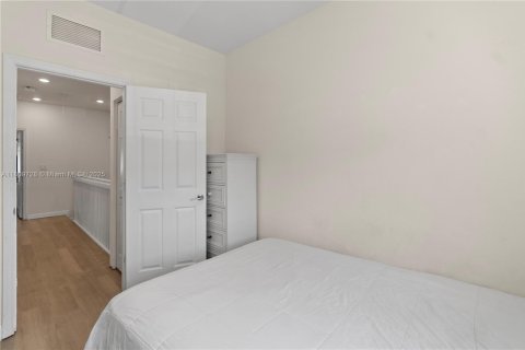Townhouse in Hialeah, Florida 3 bedrooms, 131.18 sq.m. № 1752580 - photo 20
