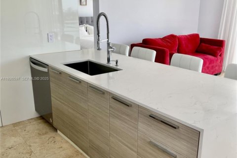 Condominio en alquiler en Surfside, Florida, 2 dormitorios, 88.26 m2 № 1986497 - foto 7