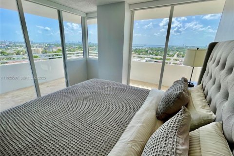 Condominio en alquiler en Surfside, Florida, 2 dormitorios, 88.26 m2 № 1986497 - foto 20