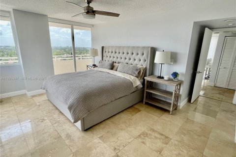 Condominio en alquiler en Surfside, Florida, 2 dormitorios, 88.26 m2 № 1986497 - foto 19