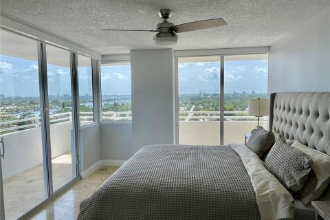 Condominio en alquiler en Surfside, Florida, 2 dormitorios, 88.26 m2 № 1986497 - foto 18