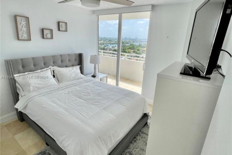 Condominio en alquiler en Surfside, Florida, 2 dormitorios, 88.26 m2 № 1986497 - foto 11