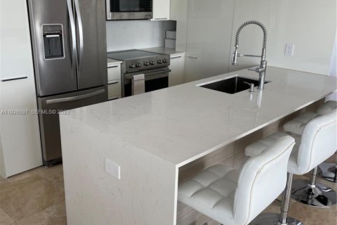 Condominio en alquiler en Surfside, Florida, 2 dormitorios, 88.26 m2 № 1986497 - foto 5