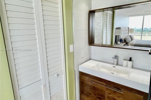 Condominio en alquiler en Surfside, Florida, 2 dormitorios, 88.26 m2 № 1986497 - foto 23