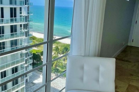 Condominio en alquiler en Surfside, Florida, 2 dormitorios, 88.26 m2 № 1986497 - foto 10