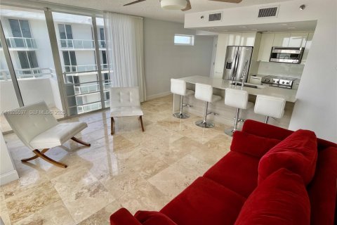 Condominio en alquiler en Surfside, Florida, 2 dormitorios, 88.26 m2 № 1986497 - foto 3