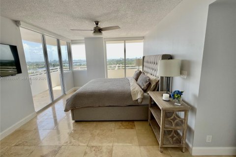 Condominio en alquiler en Surfside, Florida, 2 dormitorios, 88.26 m2 № 1986497 - foto 21