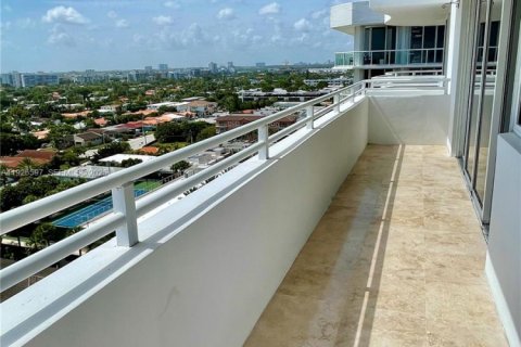 Condominio en alquiler en Surfside, Florida, 2 dormitorios, 88.26 m2 № 1986497 - foto 26