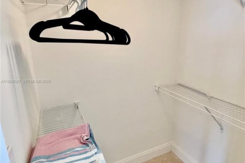 Condominio en alquiler en Surfside, Florida, 2 dormitorios, 88.26 m2 № 1986497 - foto 25