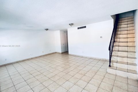 Condo in Hialeah, Florida, 2 bedrooms  № 1833932 - photo 1