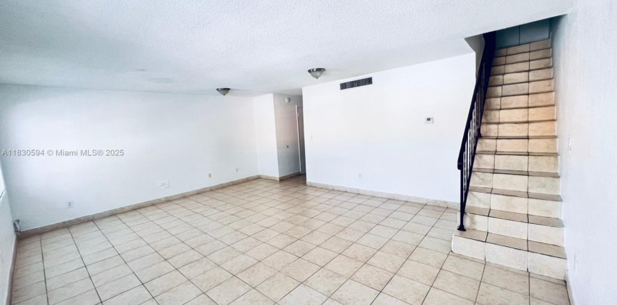 Condo in Hialeah, Florida, 2 bedrooms № 1833932