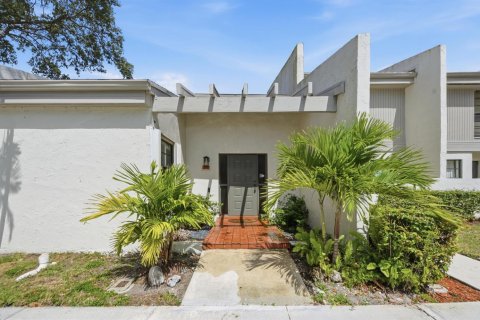 Condominio en Pembroke Pines, Florida, 2 dormitorios № 2146269