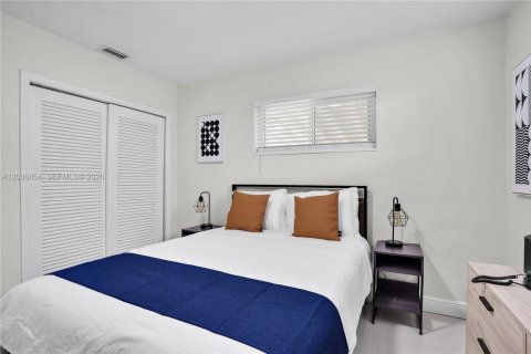 Casa en alquiler en Hollywood, Florida, 3 dormitorios, 123.28 m2 № 2085472 - foto 27