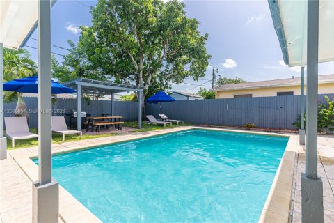 Casa en alquiler en Hollywood, Florida, 3 dormitorios, 123.28 m2 № 2085472 - foto 23