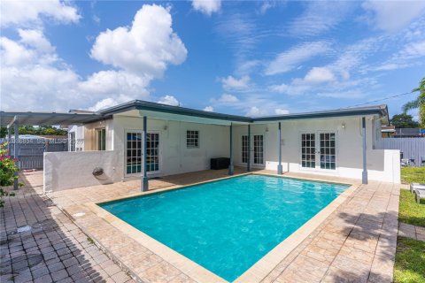 Casa en Hollywood, Florida 3 dormitorios, 123.28 m2 № 2085472
