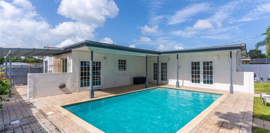 Casa en Hollywood, Florida 3 dormitorios, 123.28 m2 № 2085472