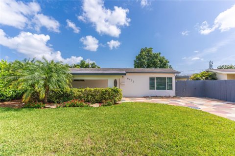 Casa en alquiler en Hollywood, Florida, 3 dormitorios, 123.28 m2 № 2085472 - foto 4