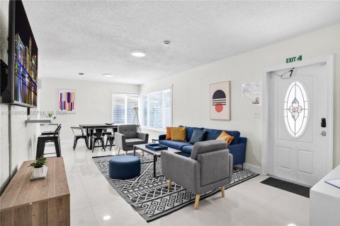 Casa en alquiler en Hollywood, Florida, 3 dormitorios, 123.28 m2 № 2085472 - foto 24
