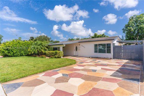 Casa en alquiler en Hollywood, Florida, 3 dormitorios, 123.28 m2 № 2085472 - foto 3