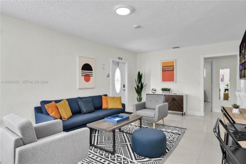 Casa en alquiler en Hollywood, Florida, 3 dormitorios, 123.28 m2 № 2085472 - foto 5