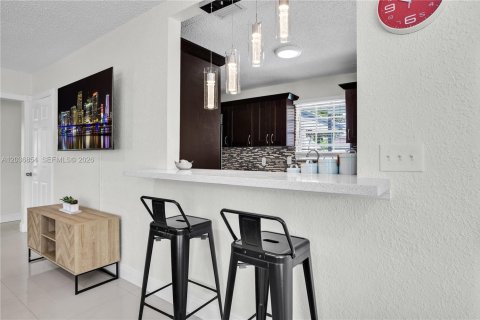 Casa en alquiler en Hollywood, Florida, 3 dormitorios, 123.28 m2 № 2085472 - foto 10