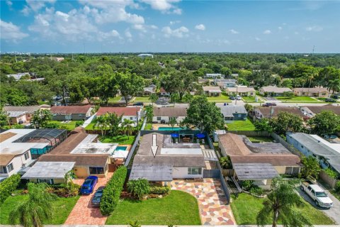 Casa en alquiler en Hollywood, Florida, 3 dormitorios, 123.28 m2 № 2085472 - foto 21