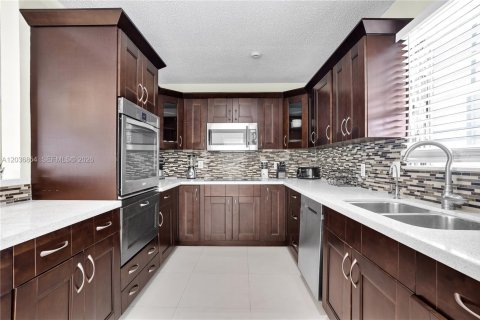 Casa en alquiler en Hollywood, Florida, 3 dormitorios, 123.28 m2 № 2085472 - foto 8