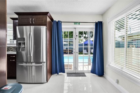 Casa en alquiler en Hollywood, Florida, 3 dormitorios, 123.28 m2 № 2085472 - foto 7